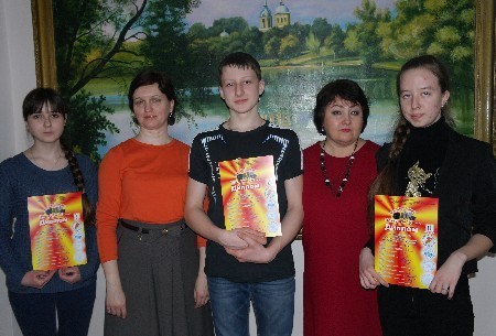 Останина Ольга ,
Калинина Александра , Бриденко Алексей ,
преподаватель Парчевская Л.В., и концертместер Казаринова Н.М. Останина Ольга ,
Калинина Александра , Бриденко Алексей ,
преподаватель Парчевская Л.В., и концертместер Казаринова Н.М.